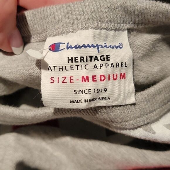 Champion Heritage Athletic Gray All Over Script Logo Crop Top T Shirt Medium - Picture 10 of 10
